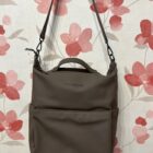 Bolso/mochila de Devota & Lomba. Convertible, en color marrón chocolate. En La Casa de Ántica de Árges