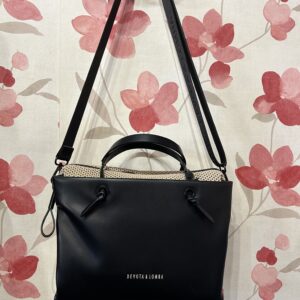 Bolso de la firma española Devota & Lomba, en color negro y beige con mucho estilo, En La Casa de Ántica de Arges Toledo,
