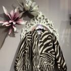 Bomber animal print en tonos marrón y beige o burdeos y beige de La Casa de Ántica