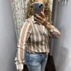Camisa de mujer de rayas con cuello camisero y botones ocultos, disponible en siete colores