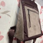 Mochila Devota & Lomba color borgoña con bolsillo delantero en topo.