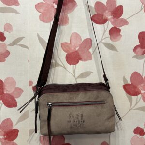 Bolso bandolera Devota & Lomba color borgoña con bolsillo delantero en topo