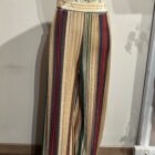 Pantalón largo de mujer de terciopelo de mil rayas multicolor en tonos camel, marrón, beige, burdeos y verde botella