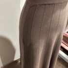 Falda midi punto marrón rayas verticales.